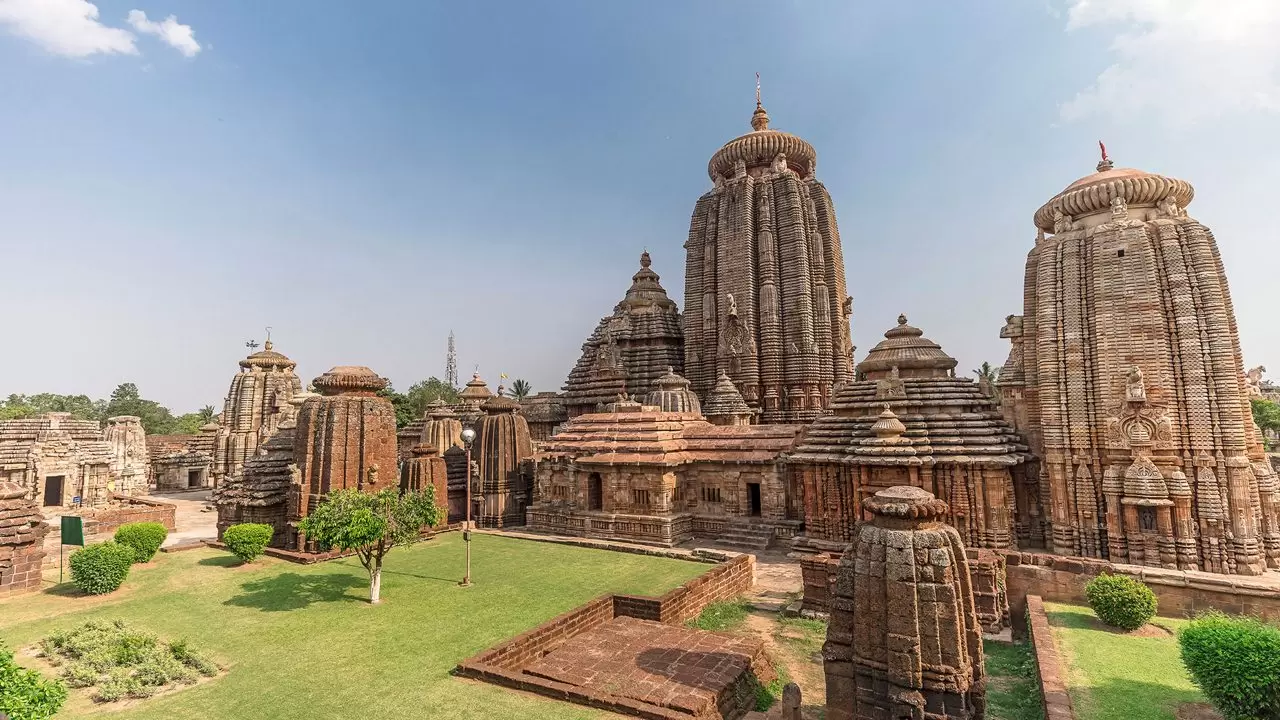 lingaraj-temple-bhubaneshwar-odisha-2-attr-hero