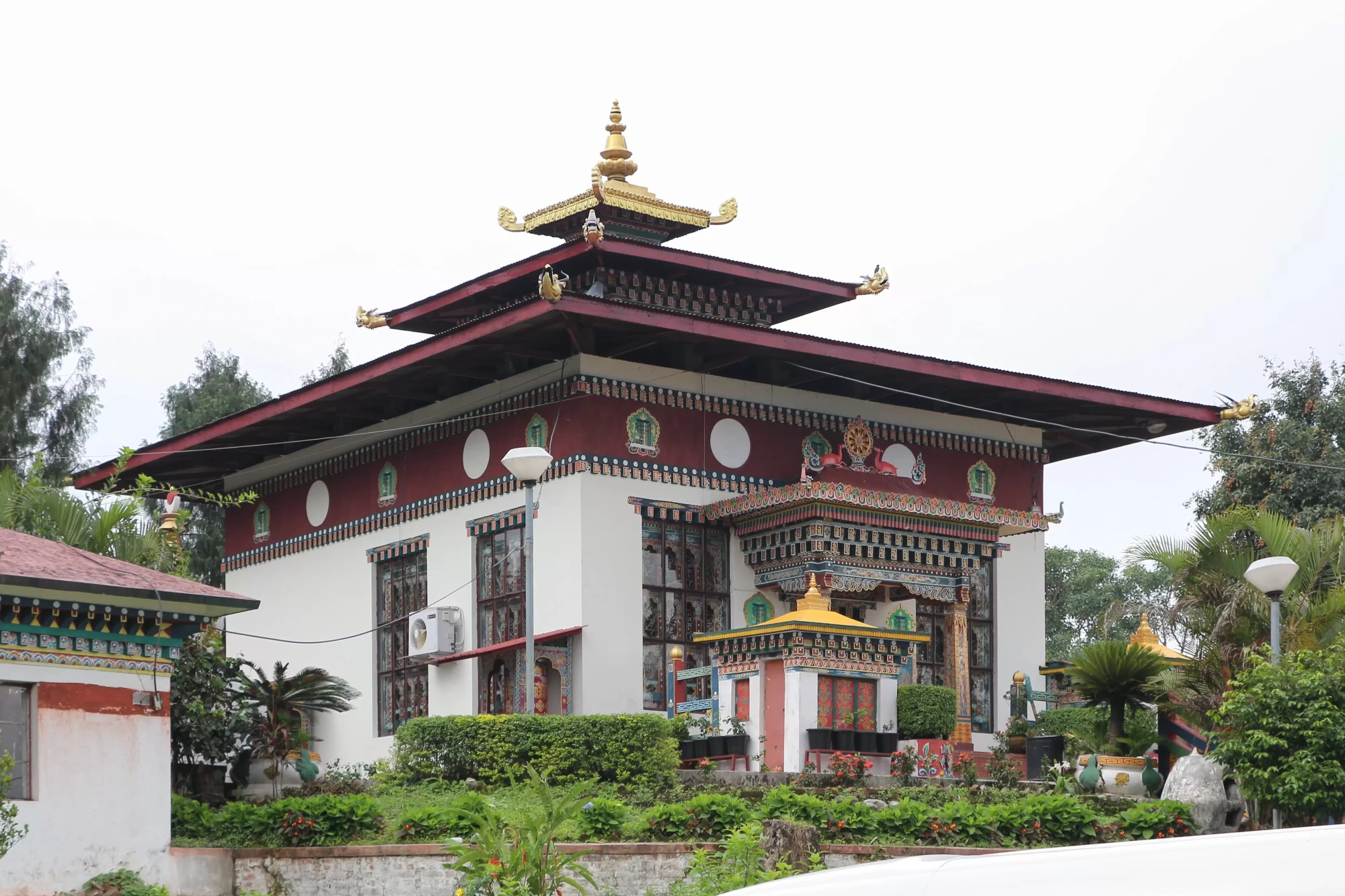 Kharbandi_Gompa,_Phuentsholing_01